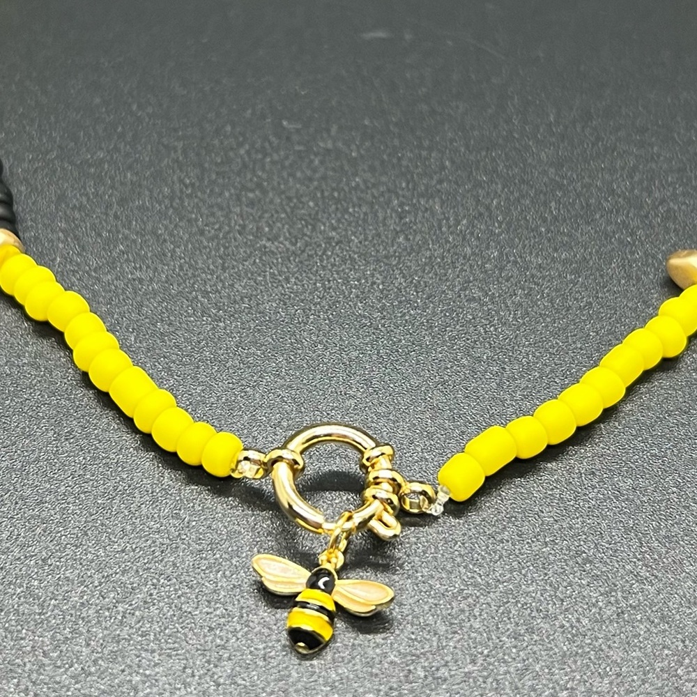 NWT|Gold Bee 🐝 Choker |real sterling silver S925
B2 - Picture 3 of 8